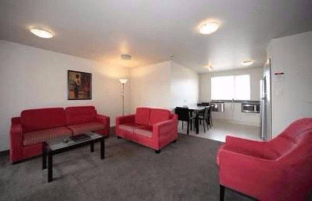 Salerno Motel Apartments Christchurch Eksteriør bilde A typical apartment at the University of Canterbury