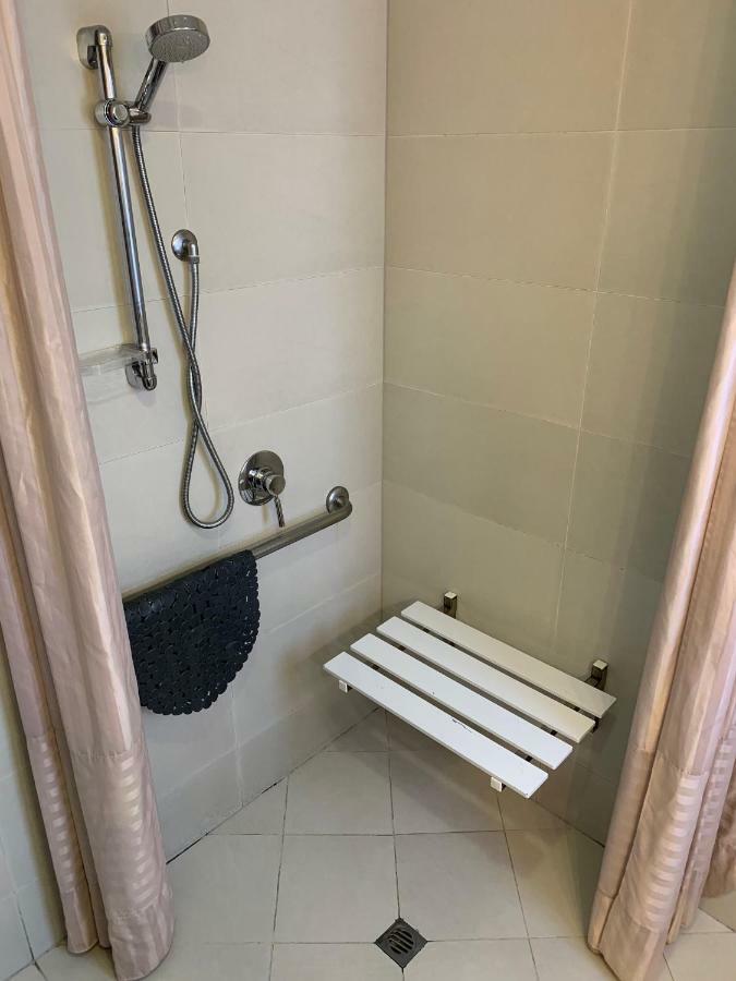 Salerno Motel Apartments Christchurch Eksteriør bilde Shower bench