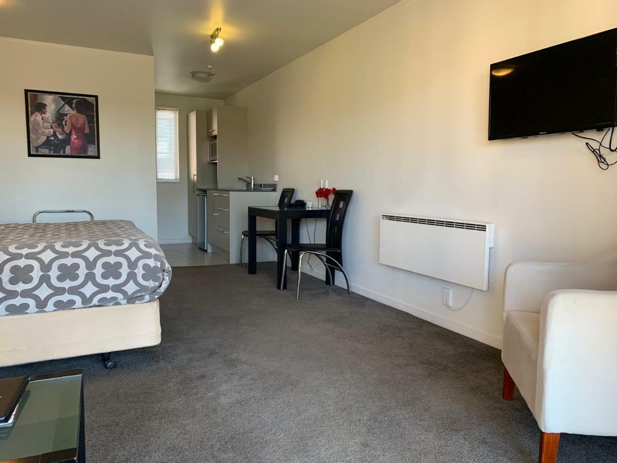 Salerno Motel Apartments Christchurch Eksteriør bilde A studio apartment in New Zealand