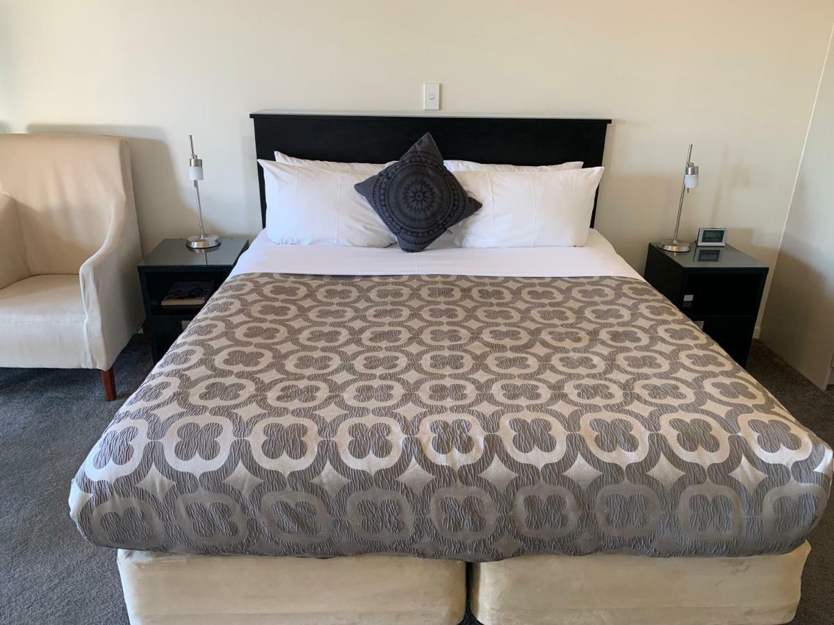 Salerno Motel Apartments Christchurch Eksteriør bilde A bed in a hotel room